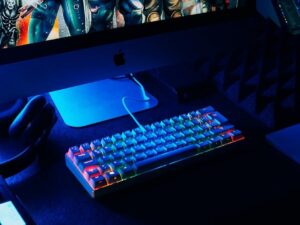 TECLADO VSG GAMER ALNITAK BLANCO 80% MECANICO, CON ILUMINACION RGB LED, SWITCH RED