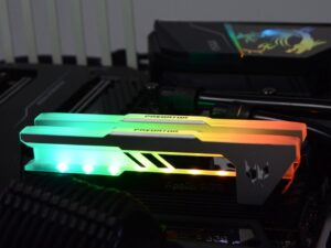 MEMORIA RAM PREDATOR APOLO DDR4 16GB (8GBX2), FRECUENCIA 3200 MHZ, BLACK CON ILUMINACION LED RGB, PARA PC DE ESCRITORIO