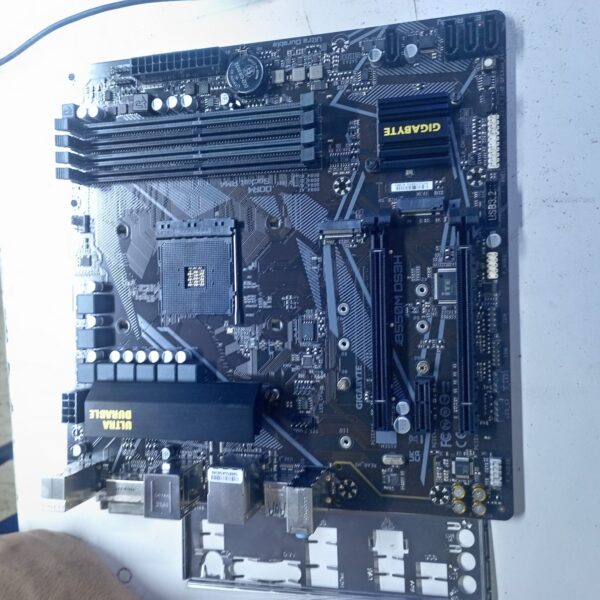 PLACA GIGABYTE B550M DS3H - Imagen 3